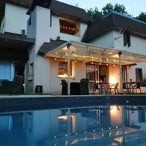 Pensión Lapausedegout Piscine Climatisees Jacuzzi Terrasse, Lachapelle-Auzac